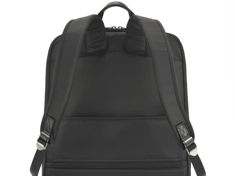 女性の平均的な体格に合わせて開発したユニバーサルハーネスを採用