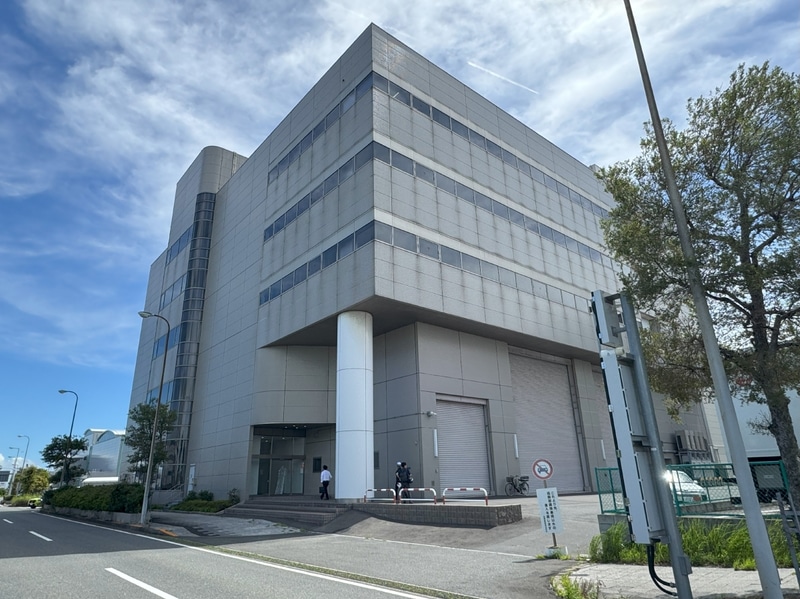 東京・羽田空港のスカイマーク シミュレーター棟