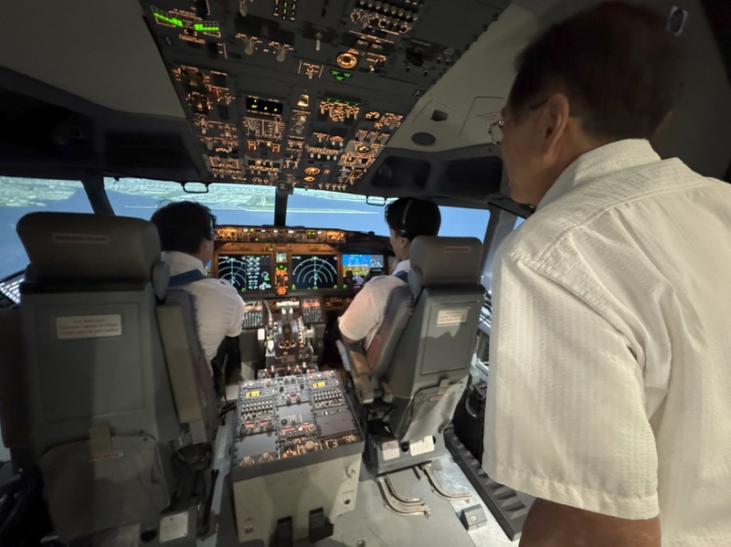 操縦している最中に指導を行なうこともある