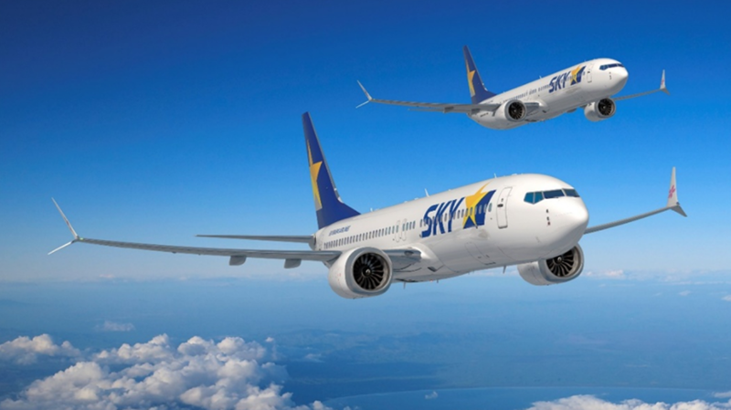 スカイマークが導入を予定しているボーイング737-8(手前)と737-10(奥)