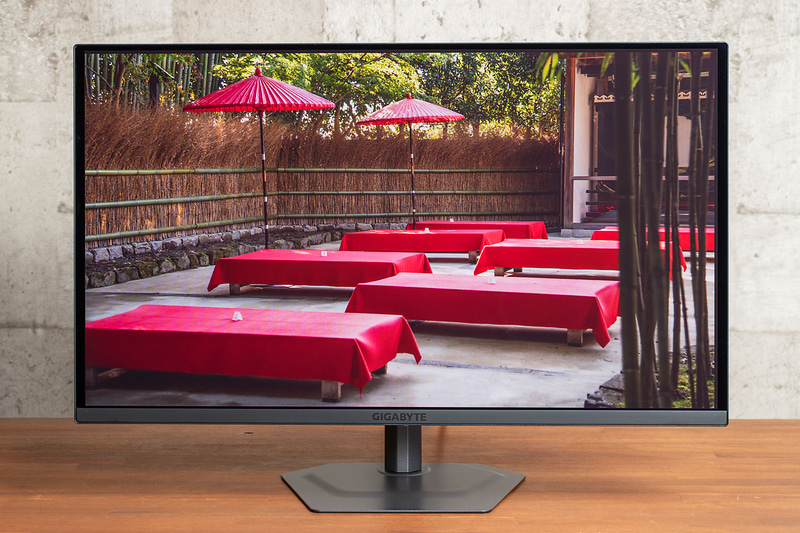 フレームレスな27型QD-OLEDディスプレイ