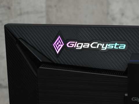 シャープな印象の外観デザイン。ロゴは光らせることも、消灯することもできる