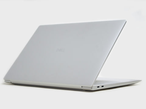 西川和久の不定期コラム】スタイリッシュな14.5型3.2K OLED採用ノート