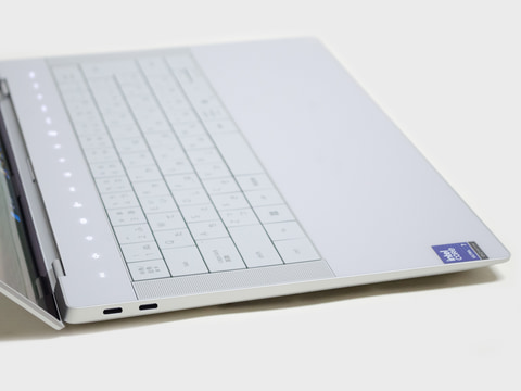 DELL ノートPC ホワイト Dell、さらに小さく薄くなった世界最小13型4K液晶搭載ノート「XPS 13