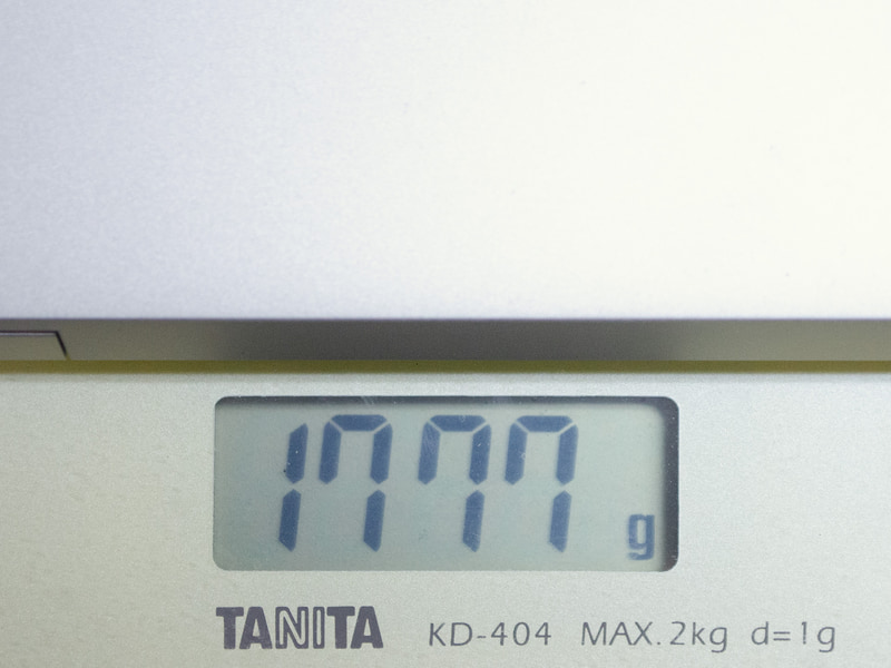 重量は実測で1,777g