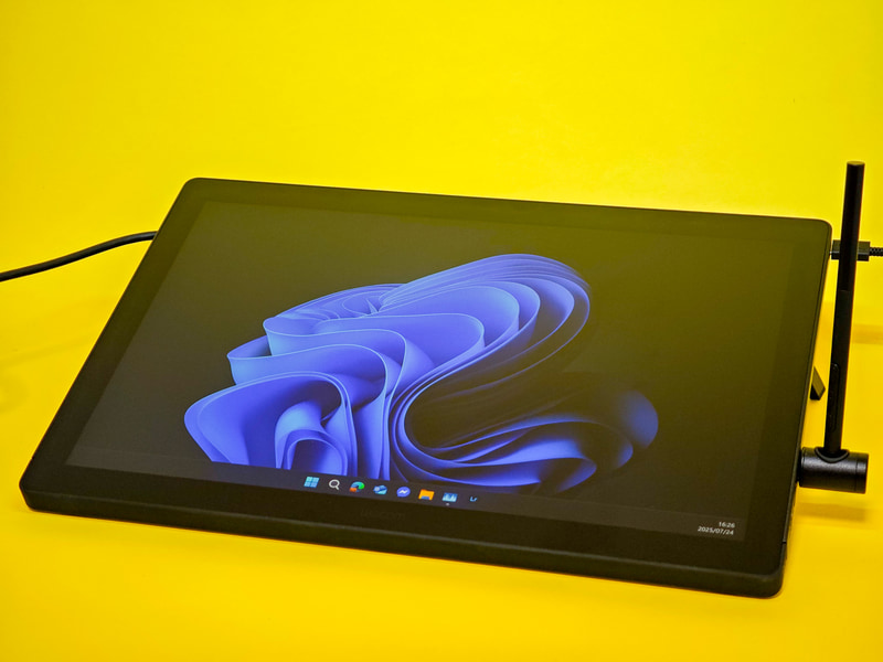 ワコムのCintiq 16、Wacom Pro Pen 3を採用した16型のPenディスプレイ。2.5Kの解像度でWindows PCやMacに接続して活用する