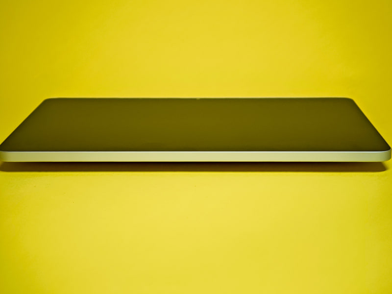 左側面と下部には何もない