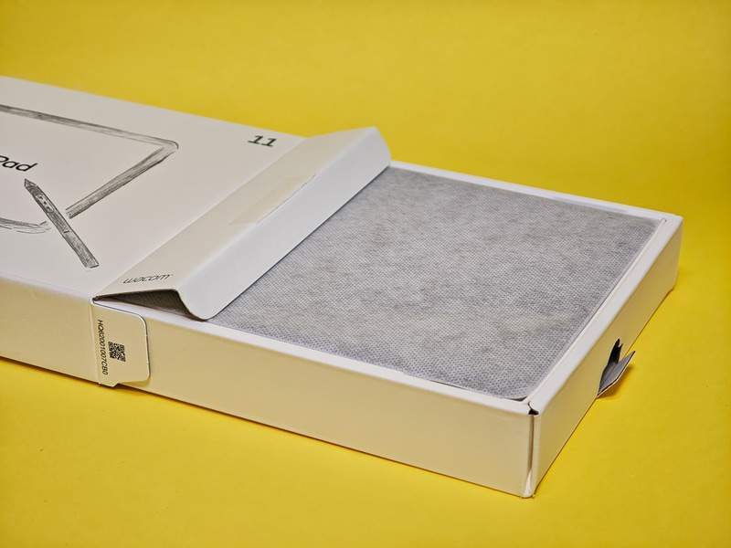 MovinkPad 11の外箱