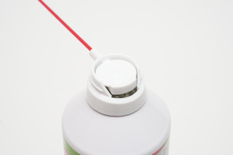 使用時には上部のキャップをはずす。キャップを装着していれば、誤ってガスを噴出させてしまうことはない