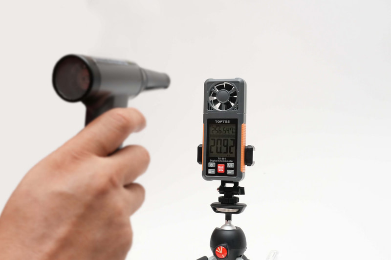 電動エアダスターは5cmで27.08m/s、15cmで20.92m/s、30cmで13.6m/s