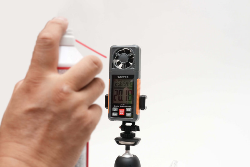 ガス式エアダスターは5cmで20.18m/s、15cmで11.92m/s、30cmで8.97m/s