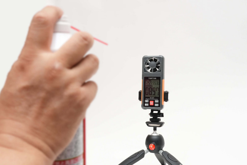 ガス式エアダスターは5cmで20.18m/s、15cmで11.92m/s、30cmで8.97m/s