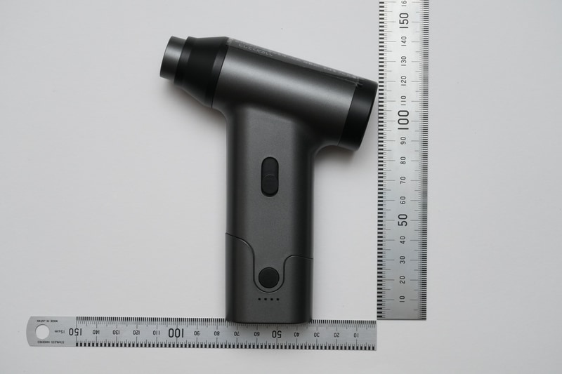 kycle製電動エアダスターのサイズは140×105×36mm、重量は実測209.3g