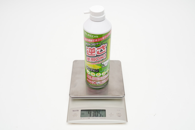 ガス式エアダスターのサイズは実測高さ215mm、直径66mm、重量は実測430.5g