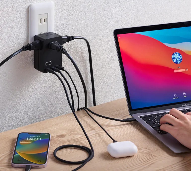 最大6台のデバイスを同時充電できる。今回紹介する製品の中で最も多い