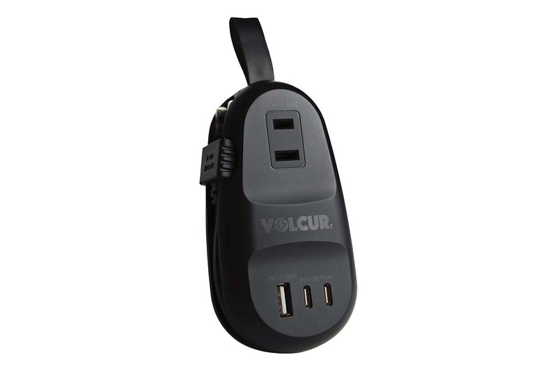 行田電線 VOLCUR 電源タップ急速充電器65W<br>実売価格: 4,250円<br>定格入力: AC100V～ 50/60Hz●AC端子: 1個、最大1,300W●USB端子数: USB Type-C(PD最大65W)×2、USB Type-A(最大15W)×1●サイズ: 約122×67×42mm●重量: 約167g