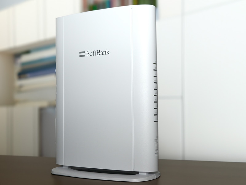 こちらは「ソフトバンク 光・10ギガ」で提供される機器類。一昔前では考えられなかったことだが、最大通信速度10Gbps(理論値)の光ファイバーインターネット回線がかなり身近になってきた
