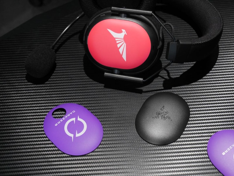 側面パネルは着脱でき、カスタムデザインのものと交換もできる設計