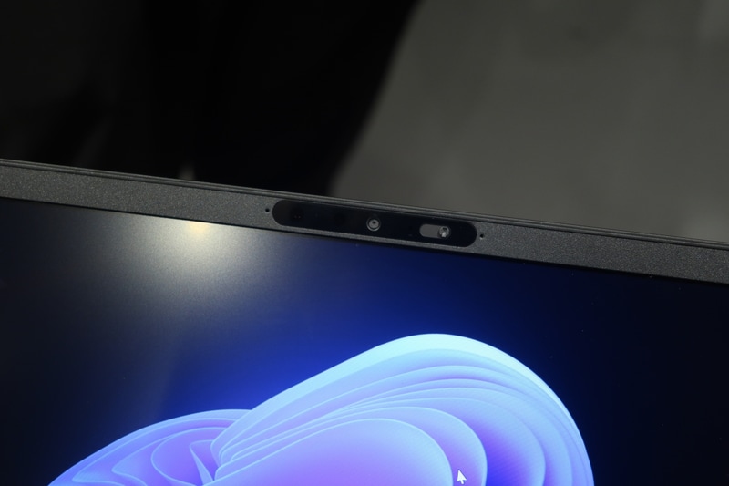 Webカメラはプライバシーシャッター付き