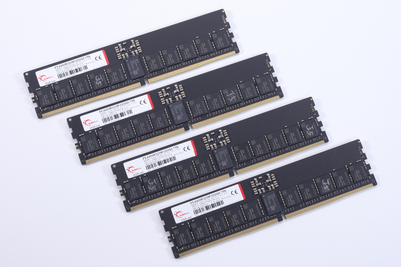 DDR5-6400対応のG.Skill製オーバークロックRDIMM「F5-6400R3239F32GQ4-T5N」。32GBメモリモジュール×4枚組の128GBキットだ