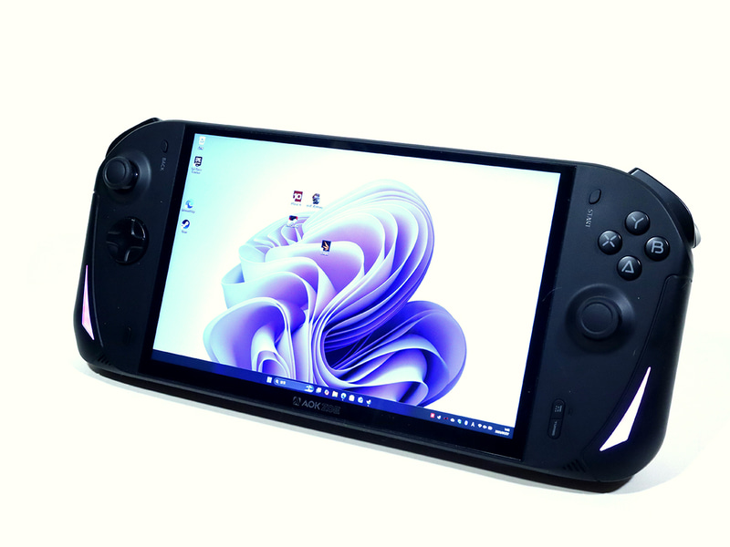 AOKZOEのポータブルゲーミングPC「AOKZOE A1X」