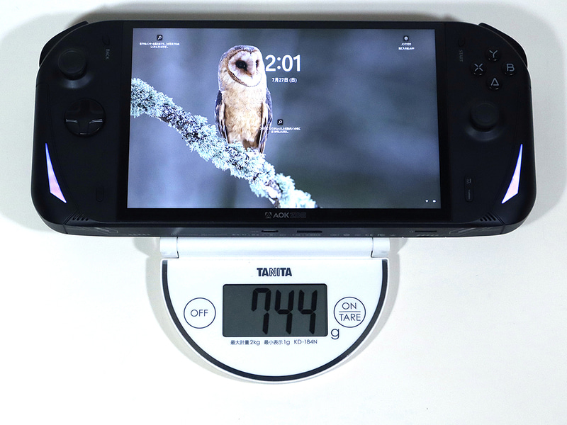 重量は実測で744g