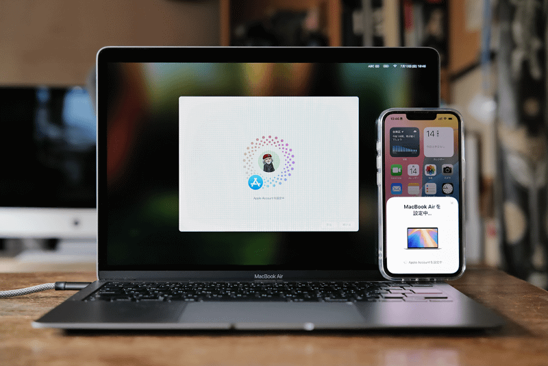 macOS Sequoia 15.4以降のMacでは、iPhoneまたはiPadを近づけるだけで初期設定を素早く行なえます