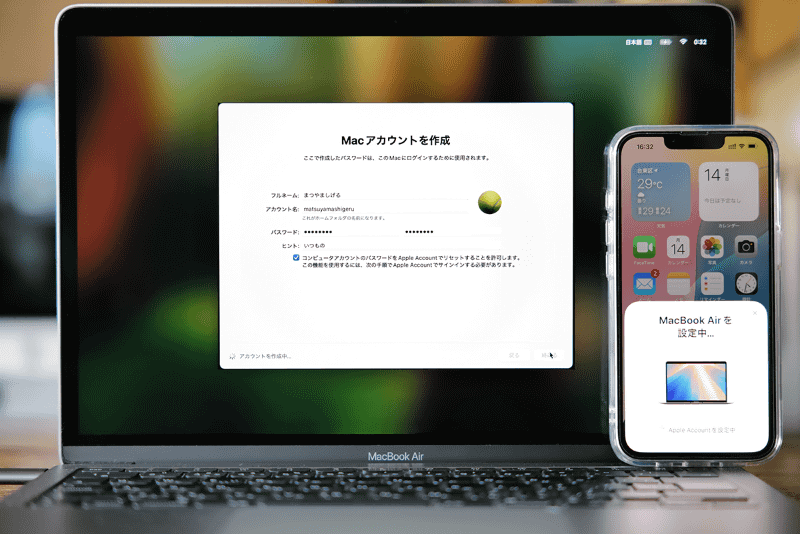 「Macアカウント作成」の画面が開き、iPhoneやiPadでサインインしているApple Accountが自動的に入力されています。パスワードやヒントを追加して[続ける]をクリックすると、Apple Accountの設定が始まります