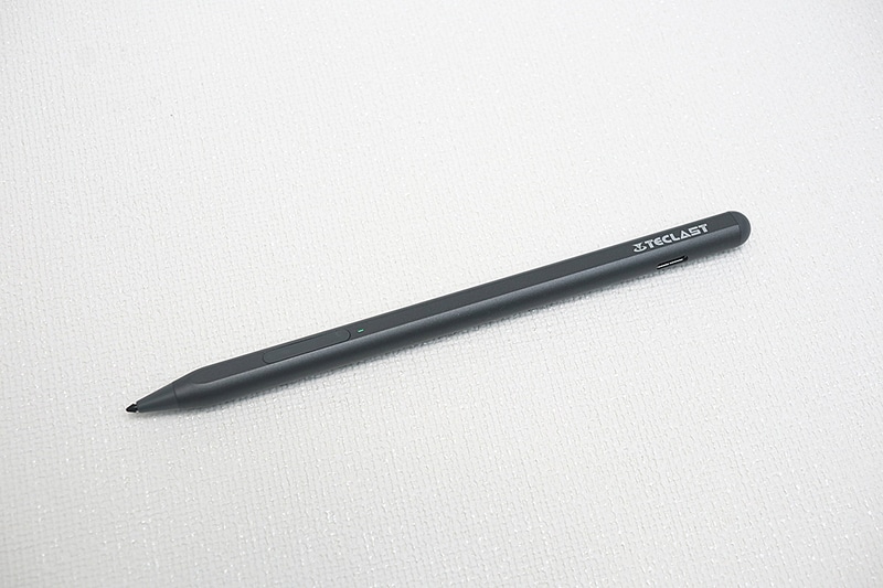 付属のT-Pen。USB Type-Cで充電する