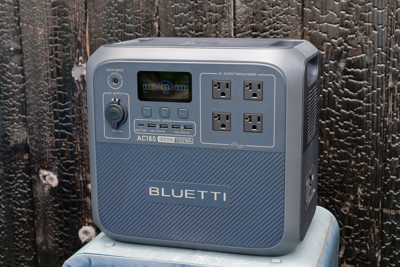 BLUETTI AC180。容量は1,152Whで標準価格は10万9,800円