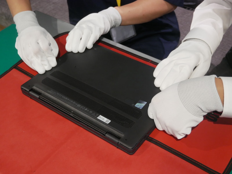 パチンというまで押し込む