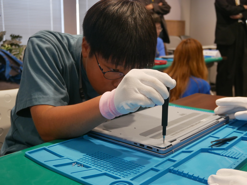 最後にボトムカバーのネジを締めて完成だ