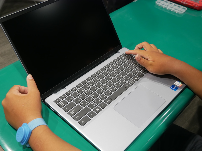 参加者全員でスイッチを入れる