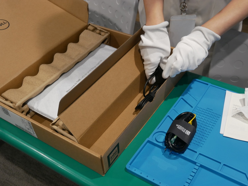 付属品を入れる