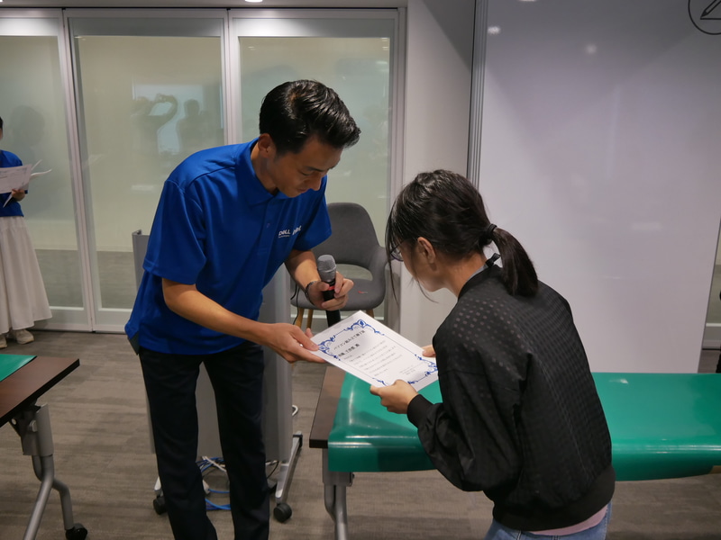 最後に修了証が林田センター長から手渡された