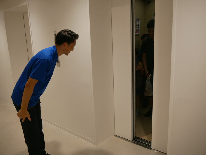 参加者を見送る林田センター長