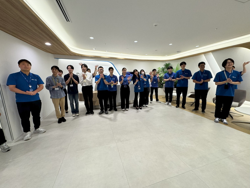 最後はスタッフ全員で参加者を見送った