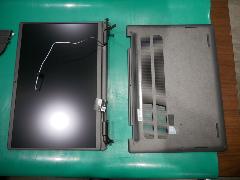 ディスプレイとボトムカバー