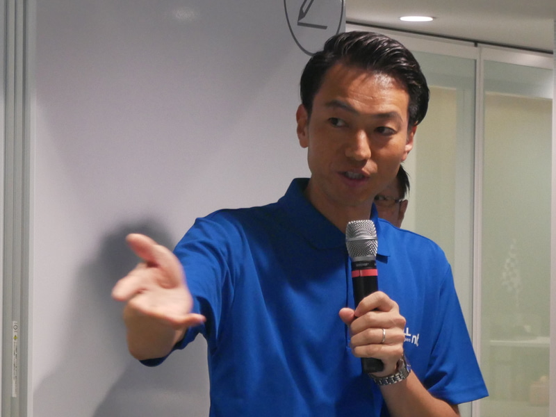 組立教室で挨拶したデル・テクノロジーズ 宮崎カスタマーセンター長兼CSGサポートサービスエリアマネージャーの林田匡史氏