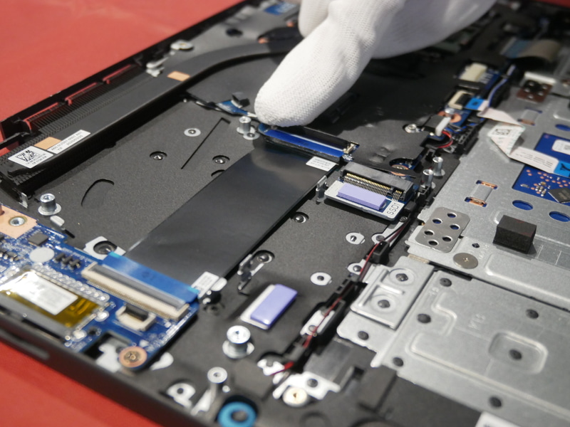  I/Oボードケーブルを取り付ける