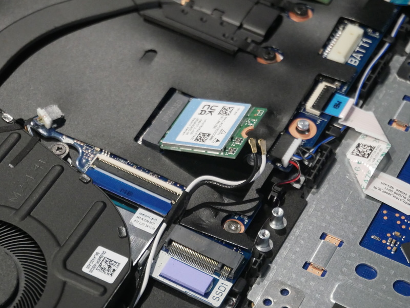 アンテナケーブルの接続は難しい作業だ