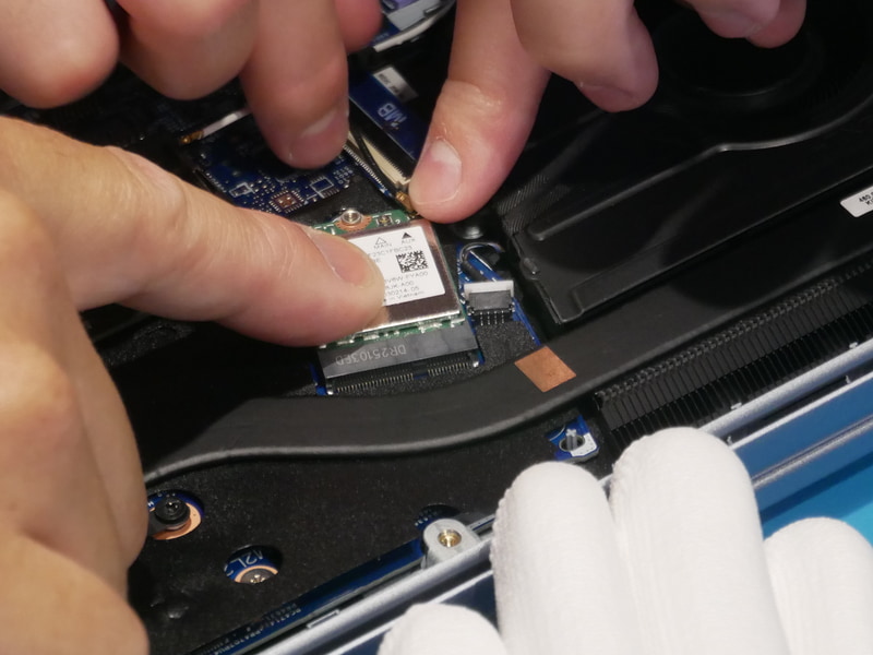 たくさんの指が出てきて作業をサポート