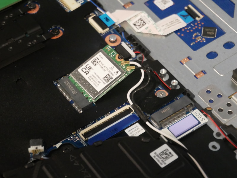 アンテナケーブルの装着が無事に完了した