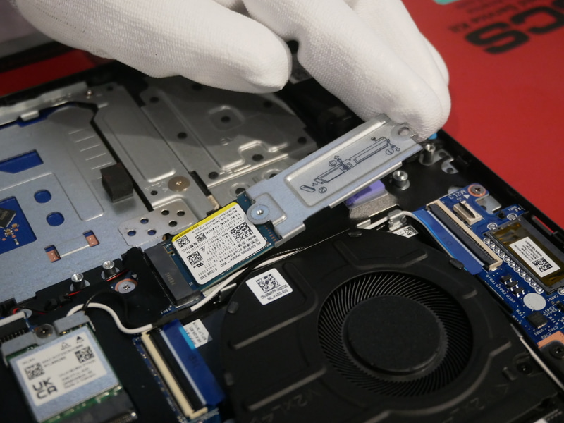 SSDを取り付ける