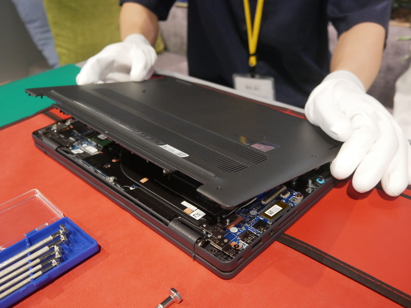 最後にボトムカバーを取り付ける