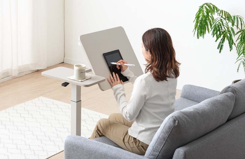 用途に合わせて高さと角度を調整可能