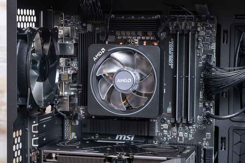 PC内に熱がこもりにくい分、日常的な用途ではプロセッサやビデオカードの冷却ファンの回転数を抑えられる