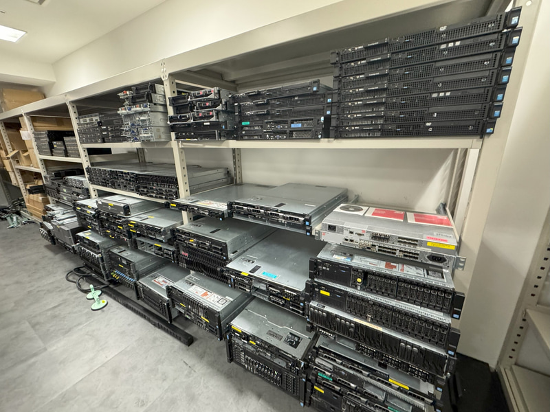 さまざまなサーバーを揃えて、不具合の状況を再現したりする