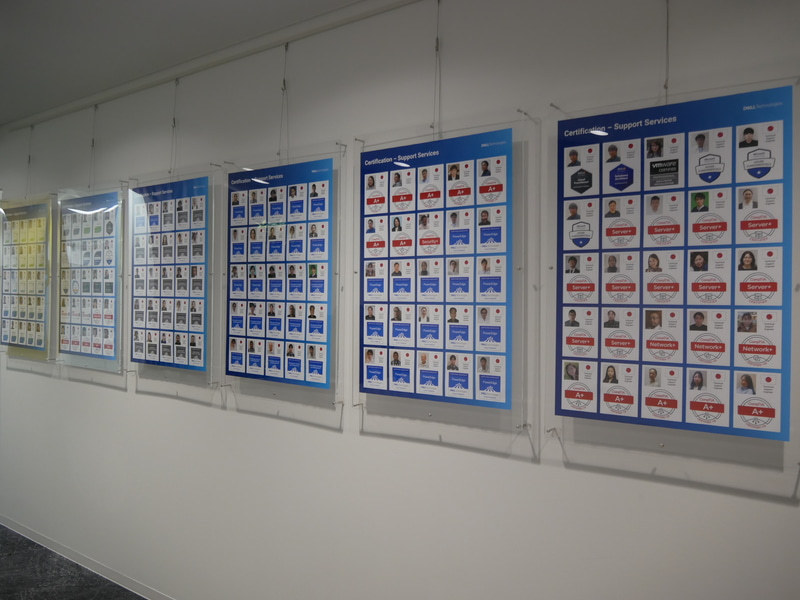 資格取得者を壁に掲示している