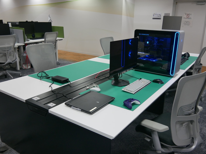 個人向けPCの実機を用いて検証を行なうための検証デスク